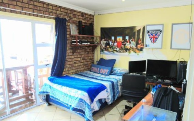 To Let 4 Bedroom Property for Rent in Winterstrand Eastern Cape